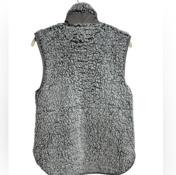 🤍ABERCROMBIE & FITCH CloudNWTSherpa Vest - Picture 5 of 5